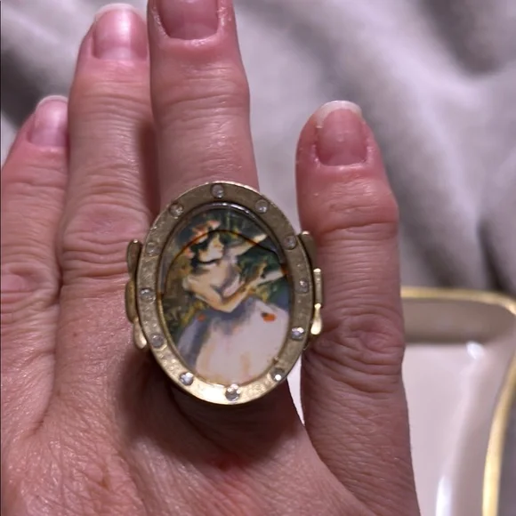 Betsey Johnson RARE Black Fairy Art-Inspired Ring W/ Bow Accents & Gold Trim - Picture 2 of 3